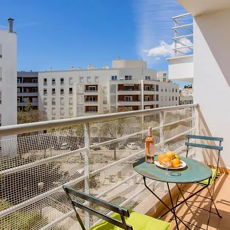 Bright & Lovesome W/ Balcony In By Lovelystay * Portimao