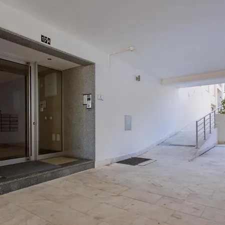 Bright & Lovesome W/ Balcony In By Lovelystay Apartment