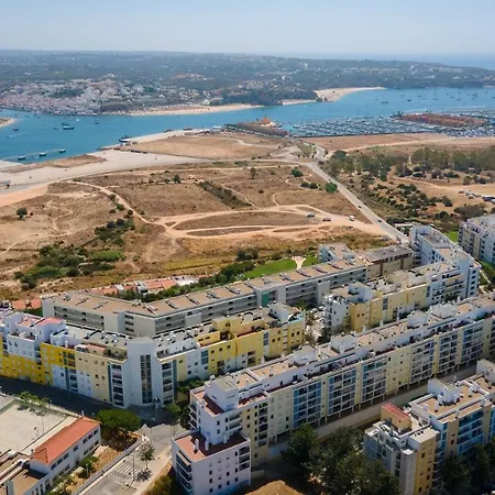 Bright & Lovesome W/ Balcony In By Lovelystay