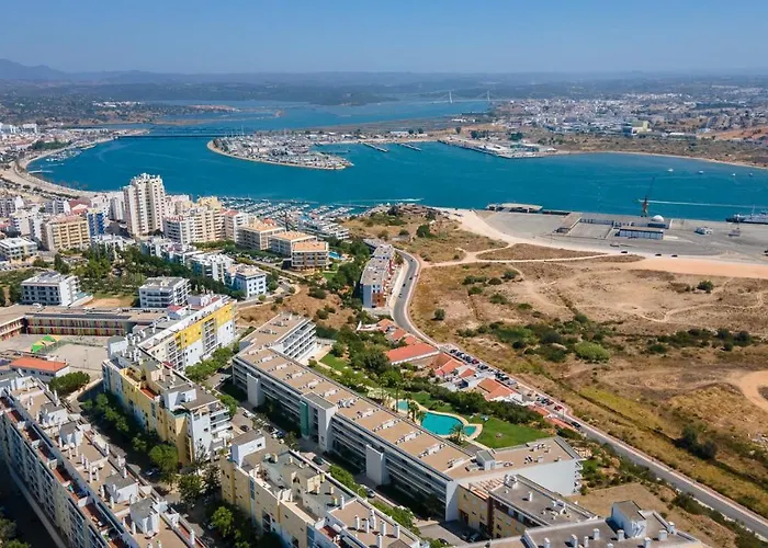 Bright & Lovesome W/ Balcony In By Lovelystay Apartment