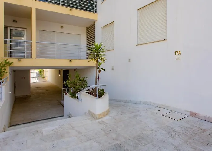 Apartment Bright & Lovesome W/ Balcony In By Lovelystay