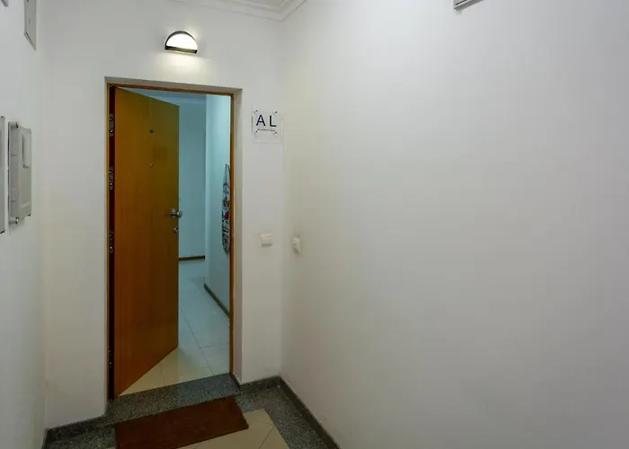 Bright & Lovesome W/ Balcony In By Lovelystay