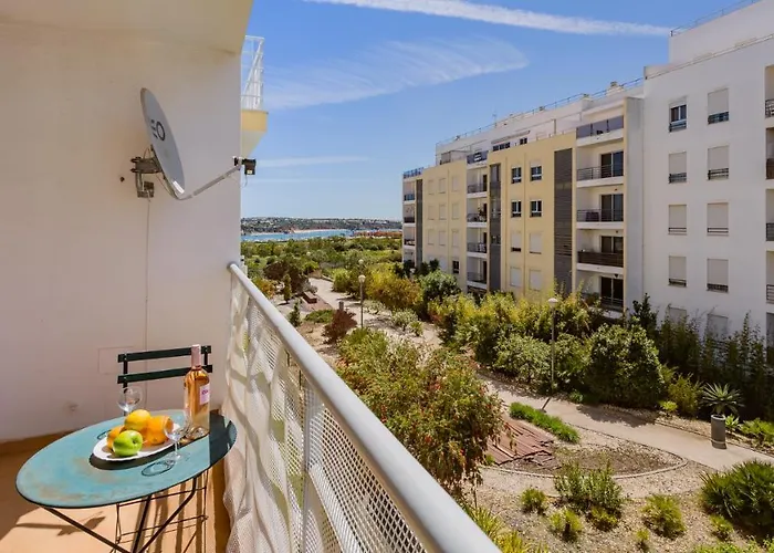 Bright & Lovesome W/ Balcony In By Lovelystay Portimão