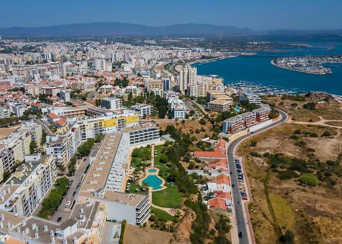 Bright & Lovesome W/ Balcony In By Lovelystay