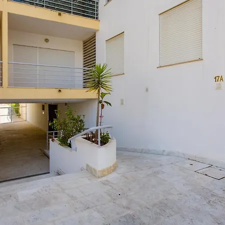 Apartman Bright & Lovesome W/ Balcony In By Lovelystay