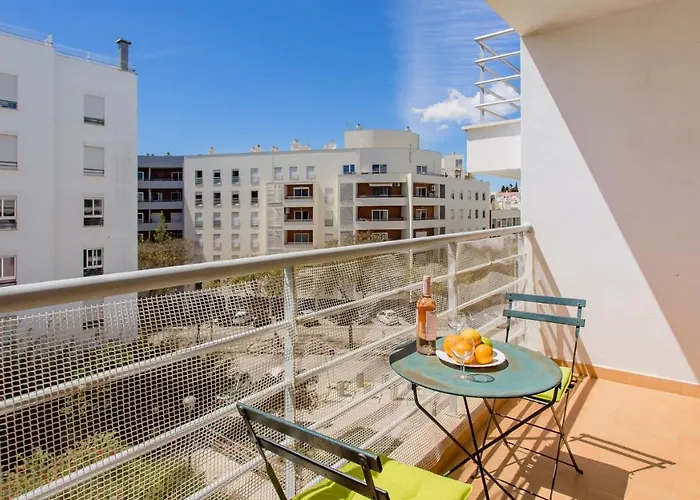 Bright & Lovesome W/ Balcony In By Lovelystay * ポルティマン