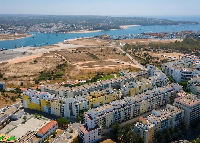 Bright & Lovesome W/ Balcony In By Lovelystay